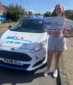 Another GREAT FIRST TIME PASS for instructor Michelle with only<br />
THREE faults